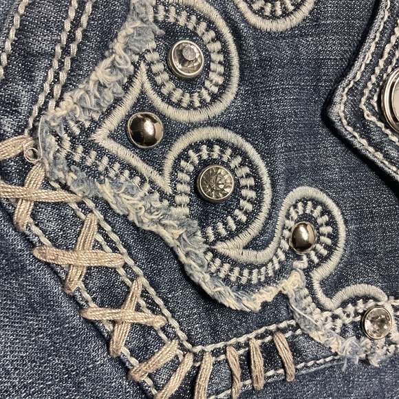 L.A. IDOL CROPPED JEANS SZ13 W35 X L18 CRYSTALS STUDS HEAVY STITCHING - Picture 2 of 6